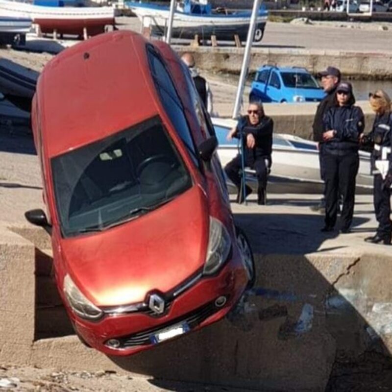 auto banchina isola delle femmine