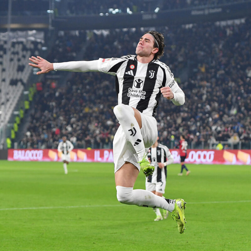 Juventus' Dusan Vlahovic jubilates after scoring the gol (1-0) during the Coppa Italia soccer match round of 16 Juventus FC vs Cagliari Calcio at the Allianz Stadium in Turin, Italy, 17 December 2024 ANSA/ALESSANDRO DI MARCO