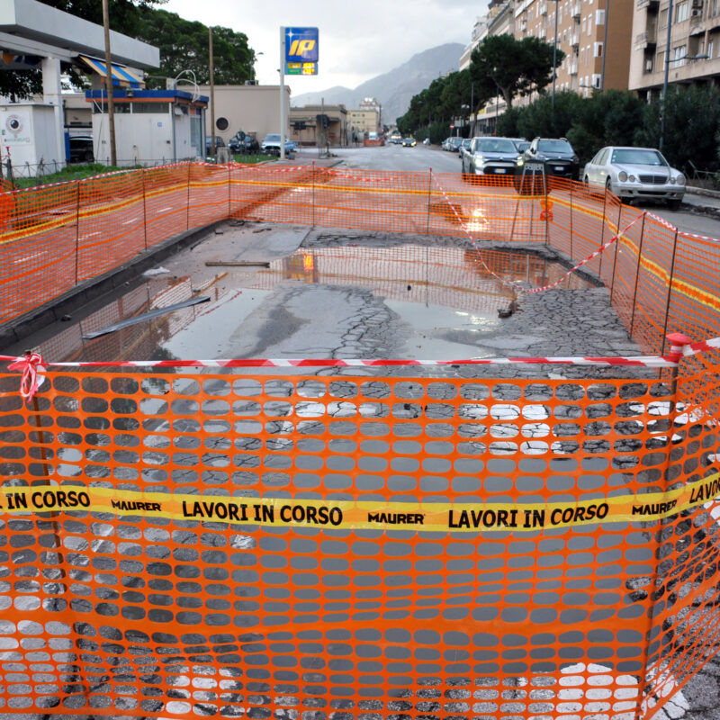 La buca di via Crispi