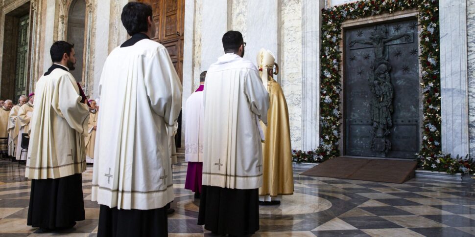 Roma, Giubileo: aperta la Porta Santa a San Giovanni in Laterano