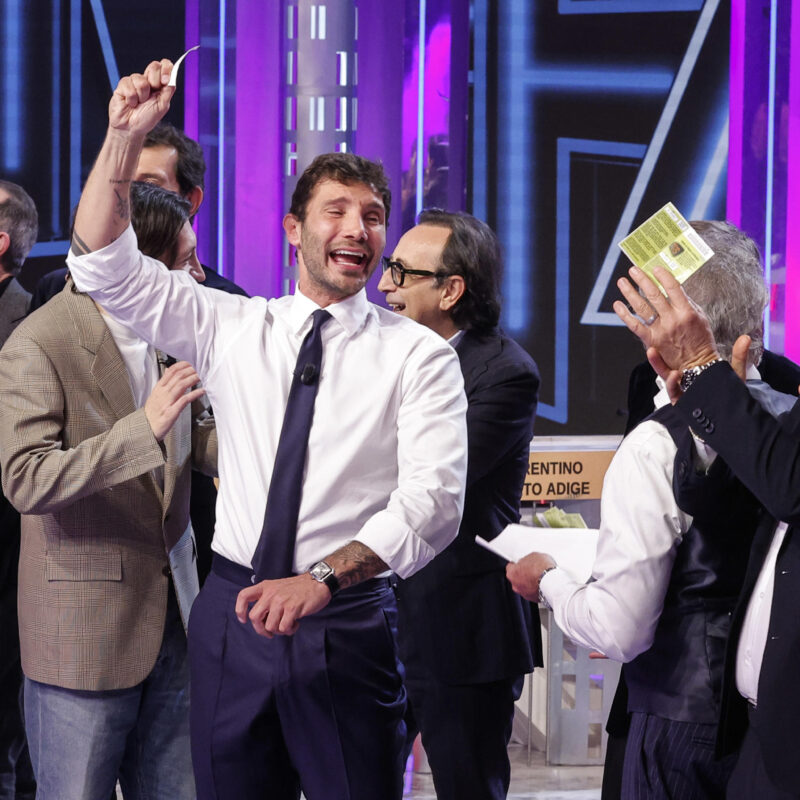 Stefano De Martino al Teatro delle Vittorie durante la trasmissione televisiva RAI 1 Affari Tuoi - Speciale Lotteria