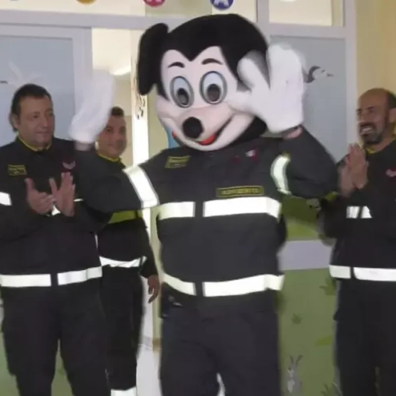 Doni dei vigili del fuoco ai bambini ricoverati al Giovanni Paolo II di Sciacca