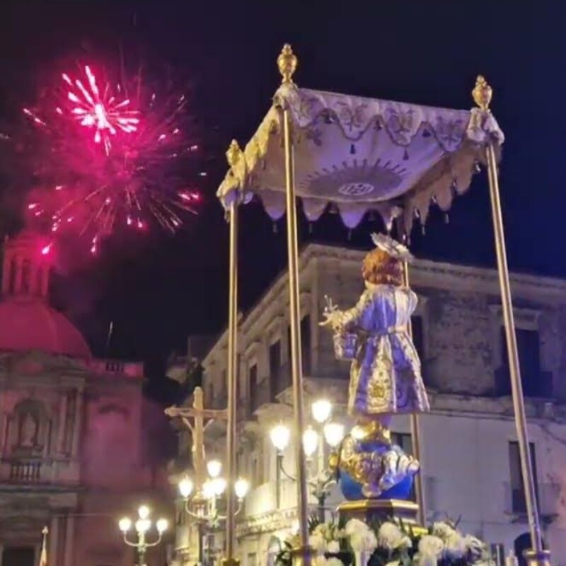 Fischi alla processione a Paternò