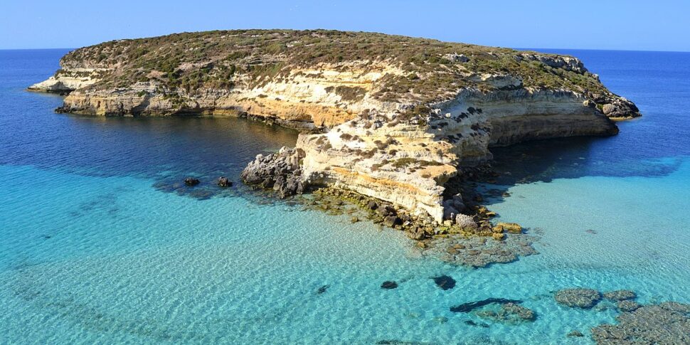 https://assets.gds.it/2025/01/Lampedusa-970x485.jpg