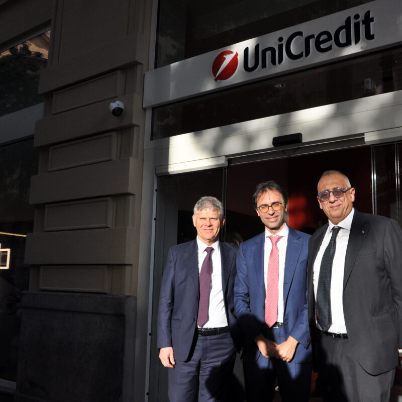 Palermo.Inaugurazione filiale Unicredit in via Roma.Nella foto(da sin)Salvatore Malandrino,Remo Taricani,Vincenzo Giordano..Ph.Alessandro Fucarini.