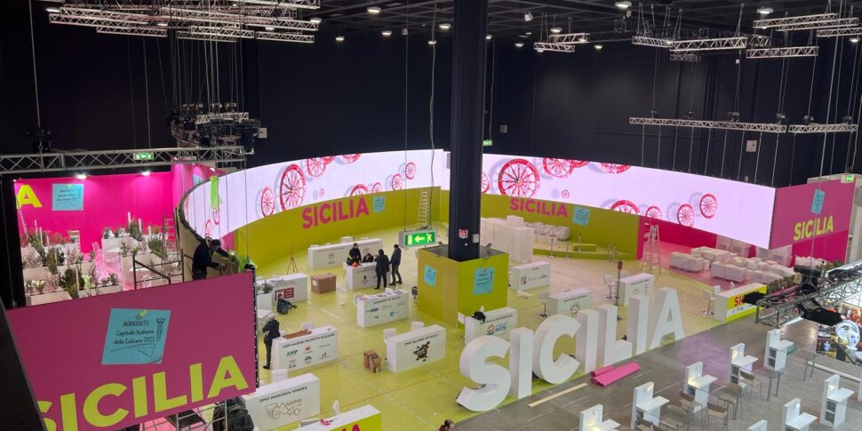 https://assets.gds.it/2025/01/Sicilia-alla-Bit-di-Milano-970x485.jpeg