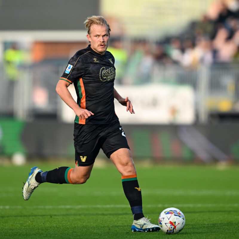 Venezias Joel Pohjanpalo in action during the italian soccer Serie A match between Venezia Football Club vs Parma Calcio on November 09, 2024 at the Pier Luigi Penzo stadium in Venice, Italy. ANSA/Alessio Marini