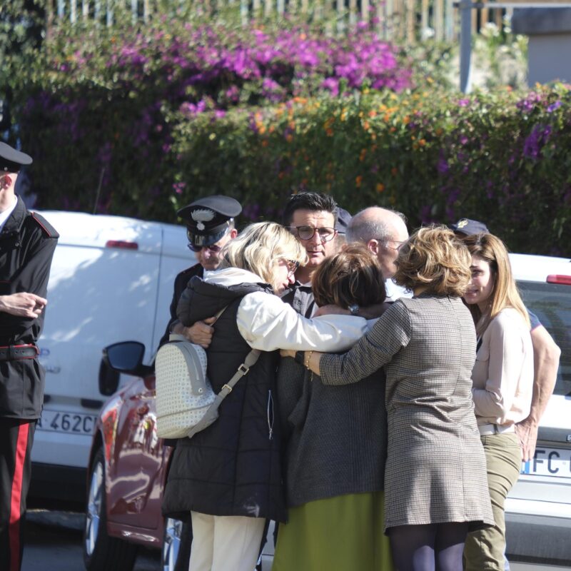 Parenti delle vittime del tragico incidente sul lavoro a Casteldaccia (Palermo), 06 maggio 2024. E' di cinque morti e due intossicati, uno dei quali in gravi condizioni, il bilancio definitivo della strage sul lavoro avvenuta a Casteldaccia./////Relatives of the victims of the tragic workplace accident in Casteldaccia, near Palermo, Sicily island, southern Italy 06 May 2024. The final toll of the workplace massacre which occurred in Casteldaccia is five dead and two intoxicated, one of whom is in serious condition.ANSA/IGOR PETYX