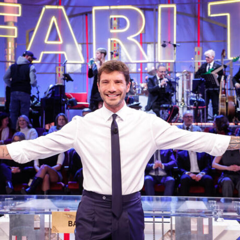 Stefano De Martino al Teatro delle Vittorie durante Affari Tuoi