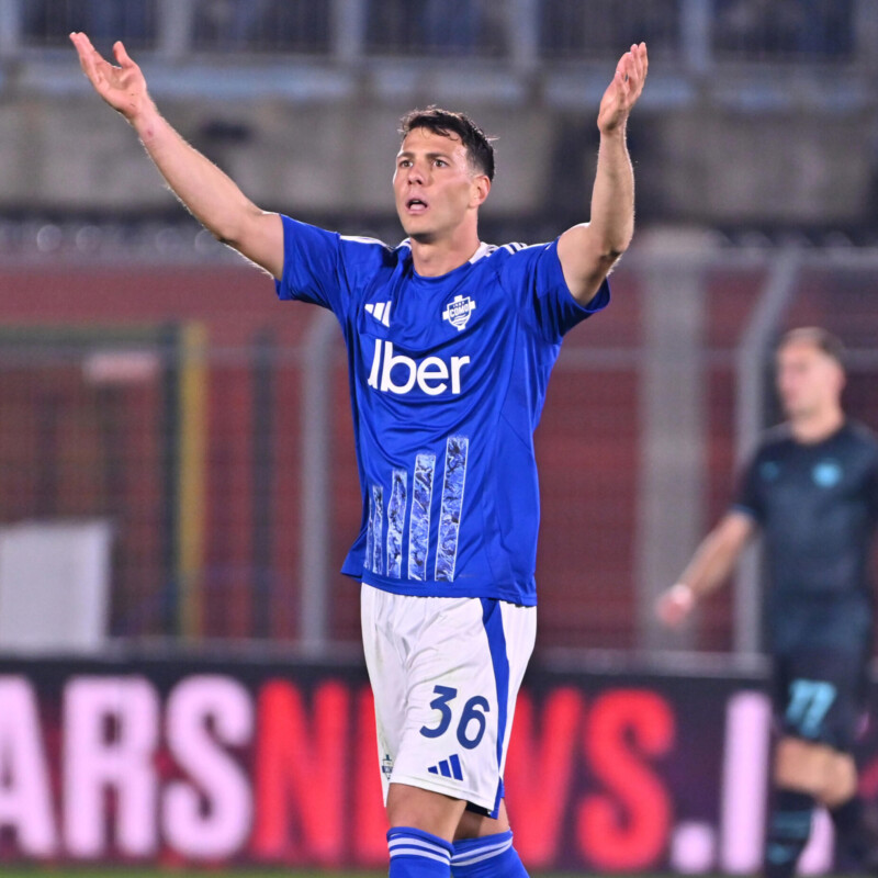 Como's Luca Mazzitelli jubilates after scoring first goal of 2 to 1 during the Italian serie A soccer match between Como 1907 and Lazio at Giuseppe Sinigaglia stadium in Como, October 31, 2024ANSA / FABRIZIO CUSA