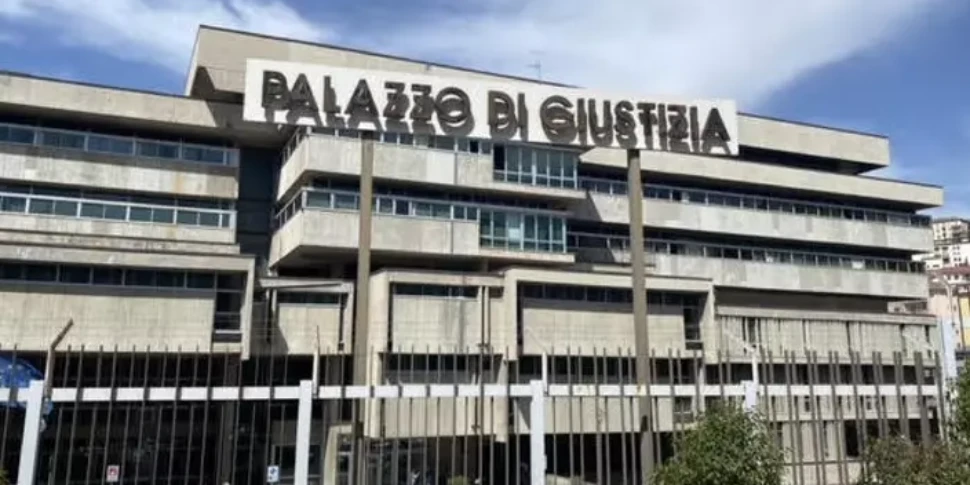 https://assets.gds.it/2025/01/palazzo-di-giustizia-970x485-1738225703.webp