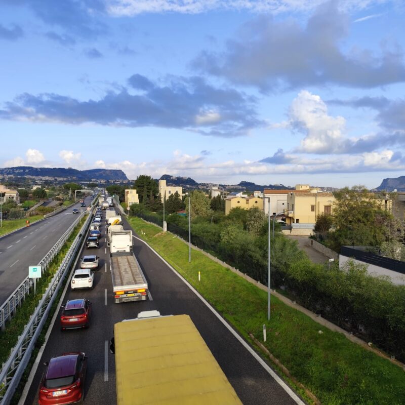Lavori in autostrada, code chilometriche all'altezza di Bagheria