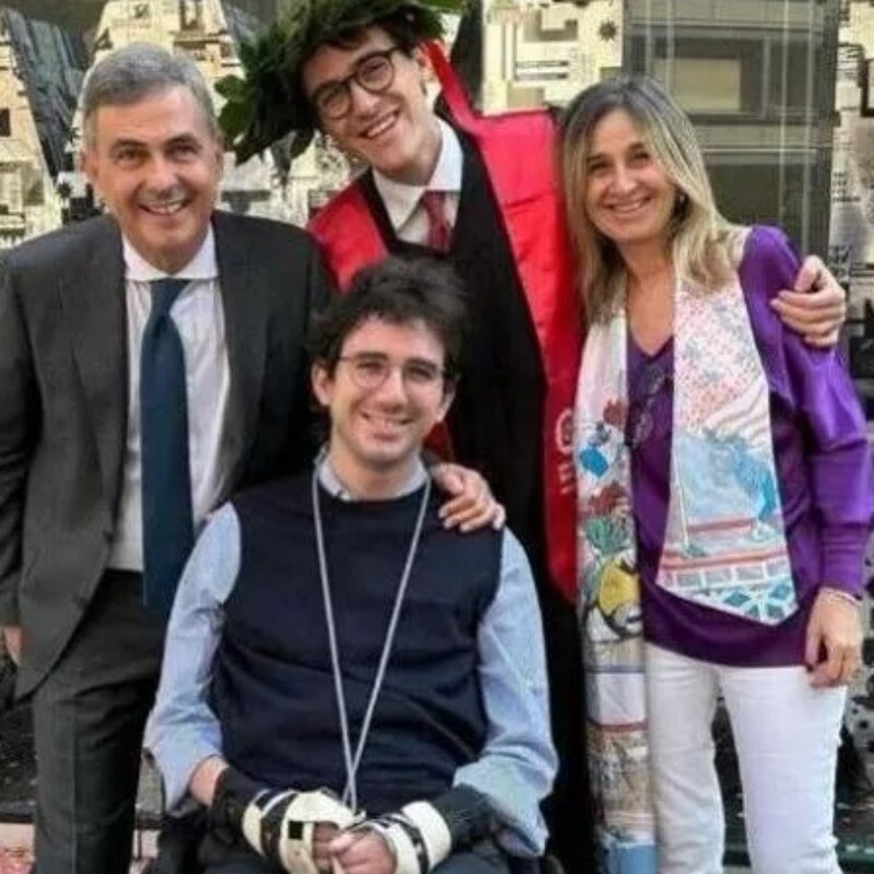 Nella Mauro Glorioso con la famiglia alla laurea del fratello, nel riquadro Victor Ulinici