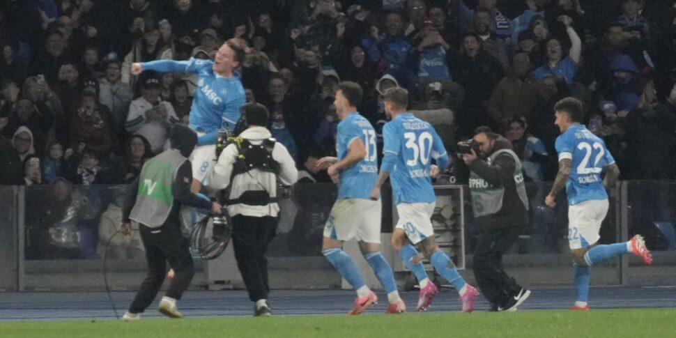 https://assets.gds.it/2025/02/McTominay-Napoli-970x485.jpeg