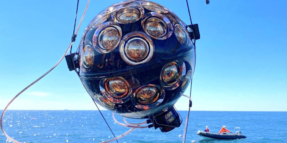 Scoperta Epocale: Un Neutrino di Record Catturato da un Telescopio Sottomarino al Largo della Sicilia