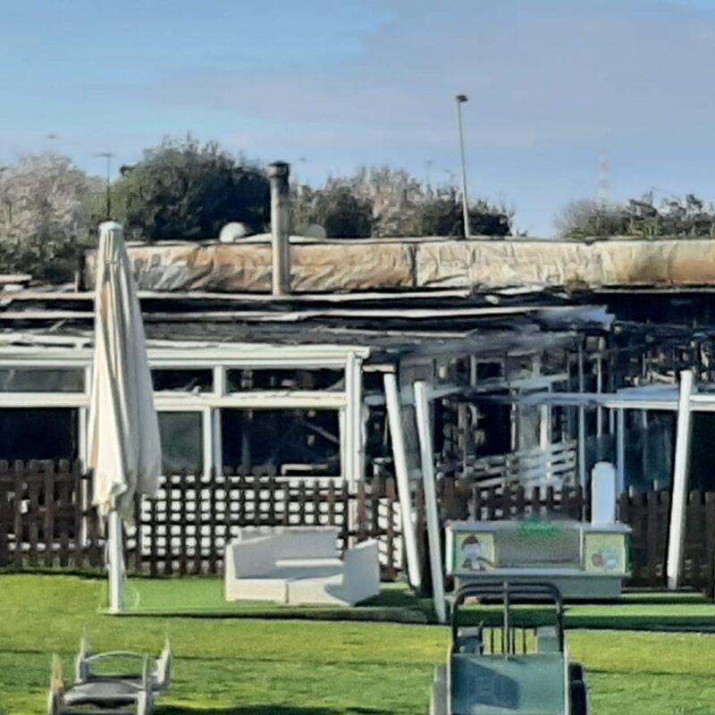 Il ristorante Bon di Ragusa dopo l'incendio