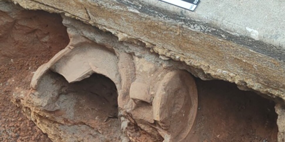 https://assets.gds.it/2025/02/Reperti-archeologici-a-Gela-970x485-1739969652.jpg