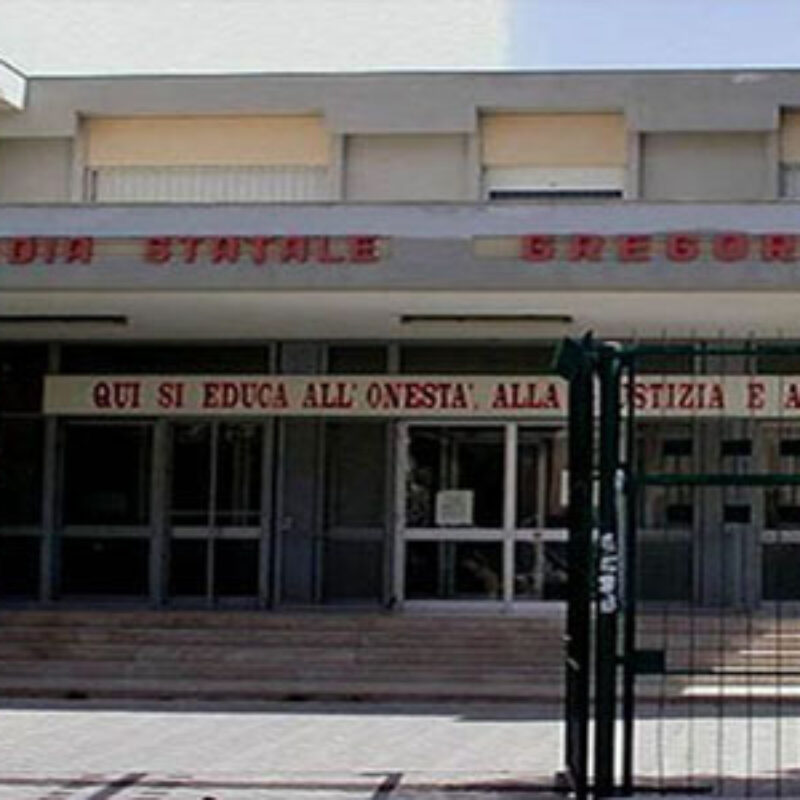 Davanti alla scuola Don Bosco