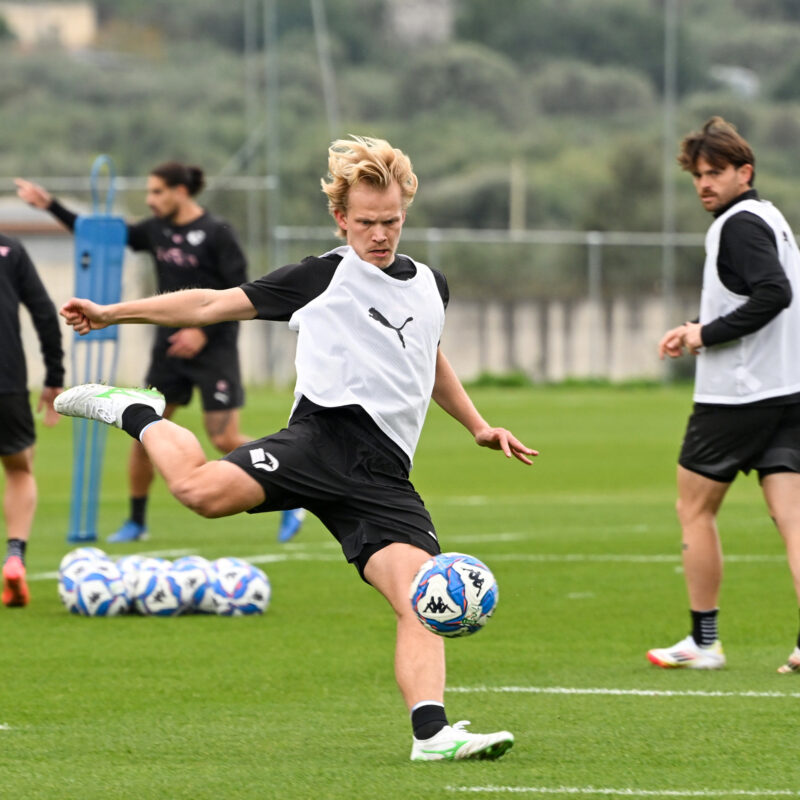 Torretta (Palermo) 03/02/2025: Joel Pohjanpalo, nuovo giocatore del Palermo FC, durante il suo primo allenamento alla Palermo City Football Academy (CFA), il centro sportivo del Palermo FC di Torretta.(Foto Tullio Puglia)