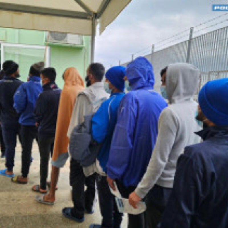 Vedetta della Guardia Costiera durante le operazione di soccorso di sbarco dei migranti giunti a Lampedusa, 25 Marzo 2023. ANSA/ELIO DESIDERIO