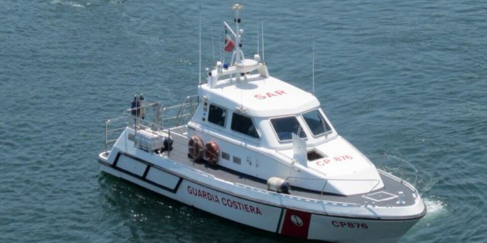 https://assets.gds.it/2025/03/Guardia-Costiera-CP-876-970x485-1742138505.jpeg