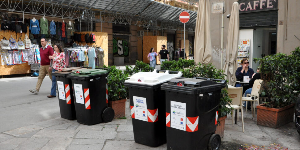 https://assets.gds.it/2025/03/Raccolta-differenziata-a-Palermo-970x485.jpg