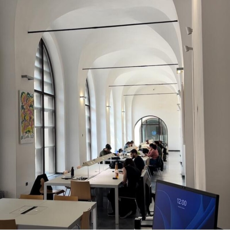 La biblioteca del Centro linguistico d’ateneo in piazza Sant’Antonino