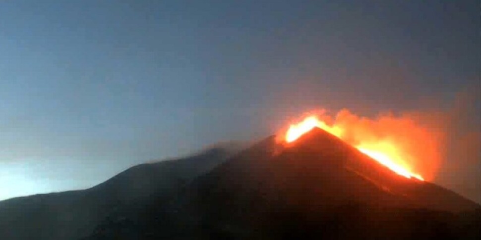 https://assets.gds.it/2025/04/Etna-attivita-stromboliana-970x485-1745006907.jpg