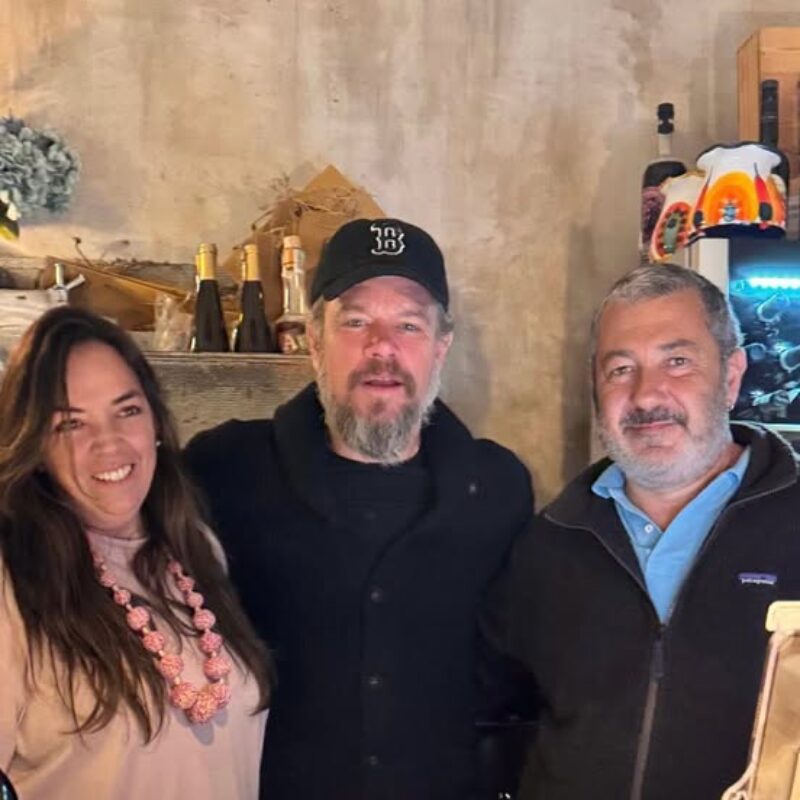 Lipari, Matt Damon cena all’Osteria San Bartolo: «Tornerò alle Eolie con la mia famiglia»