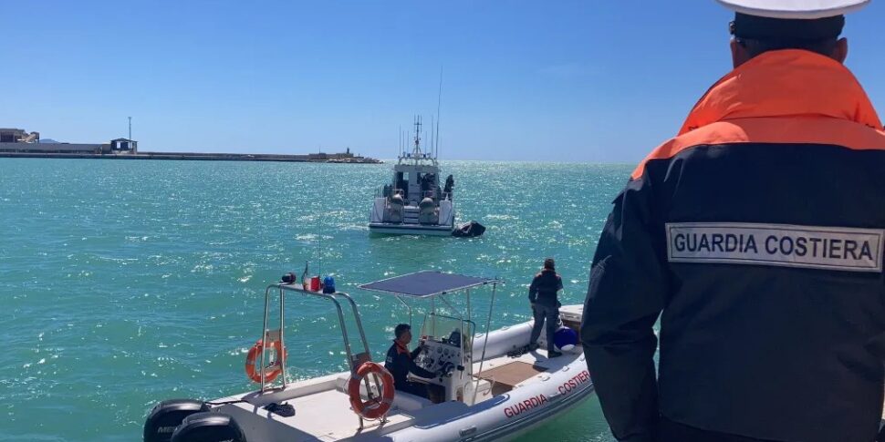 https://assets.gds.it/2025/04/pescatore-scomparso-in-mare-trovata-solo-limbarcazione_ricerche-pescatore-scomparso_74428918-970x485.jpg