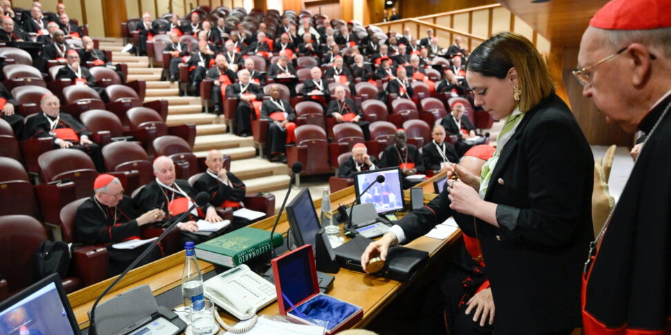 https://assets.gds.it/2025/05/12th-and-final-general-congregation-of-the-cardinals-ahead-of-conclave_84920507-970x485.jpg
