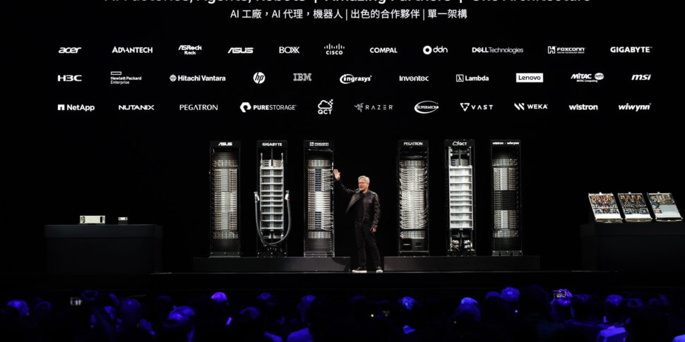 https://assets.gds.it/2025/05/Computex-2025_85240692-970x485.jpg