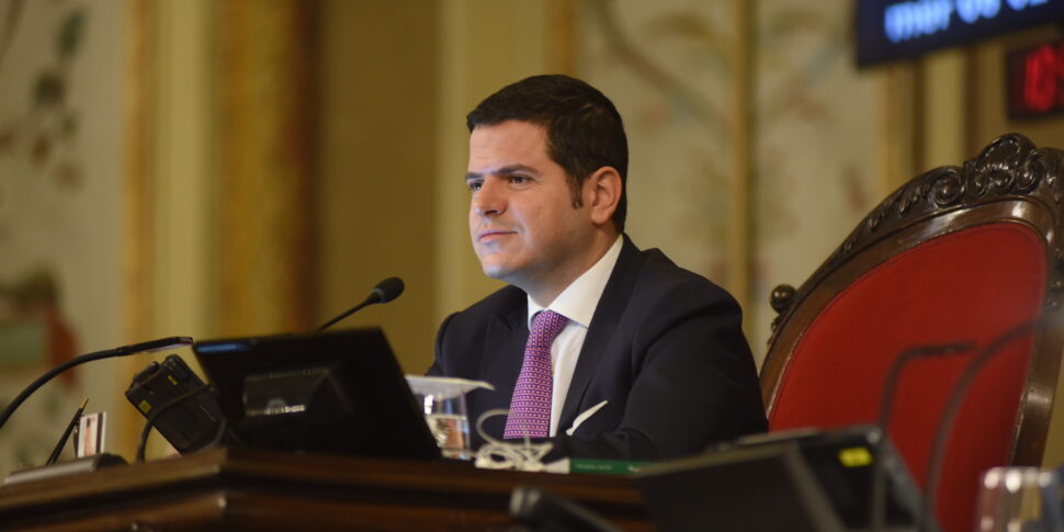 https://assets.gds.it/2025/05/Gaetano-Galvagno-presidente-Ars-970x485.jpg