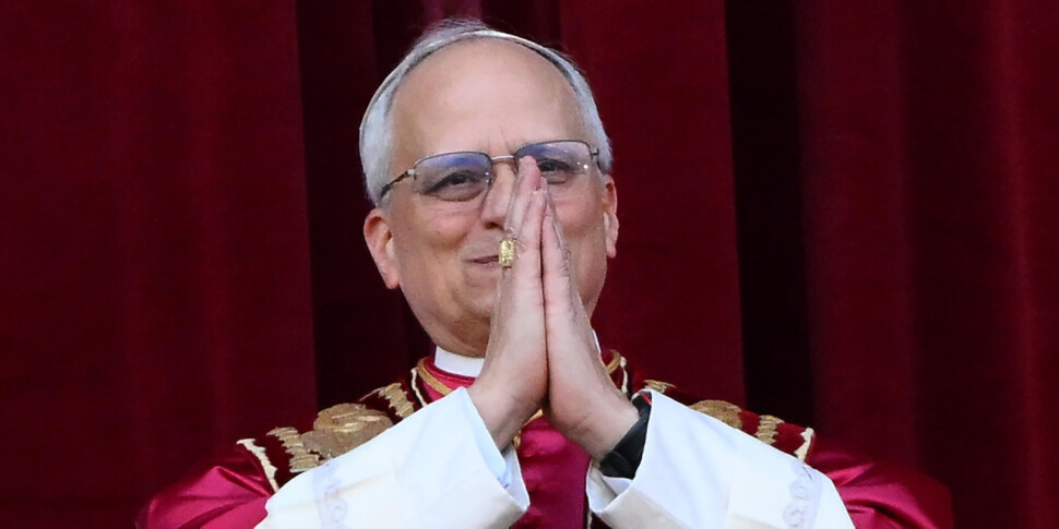 https://assets.gds.it/2025/05/Il-Papa-e-Prevost_84982279-scaled-970x485-1746734920.jpg