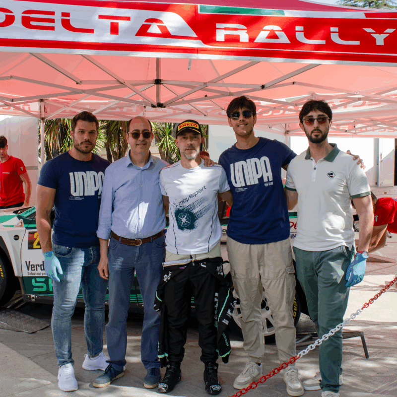 Il pilota Giandomenico Basso con il team di ricerca