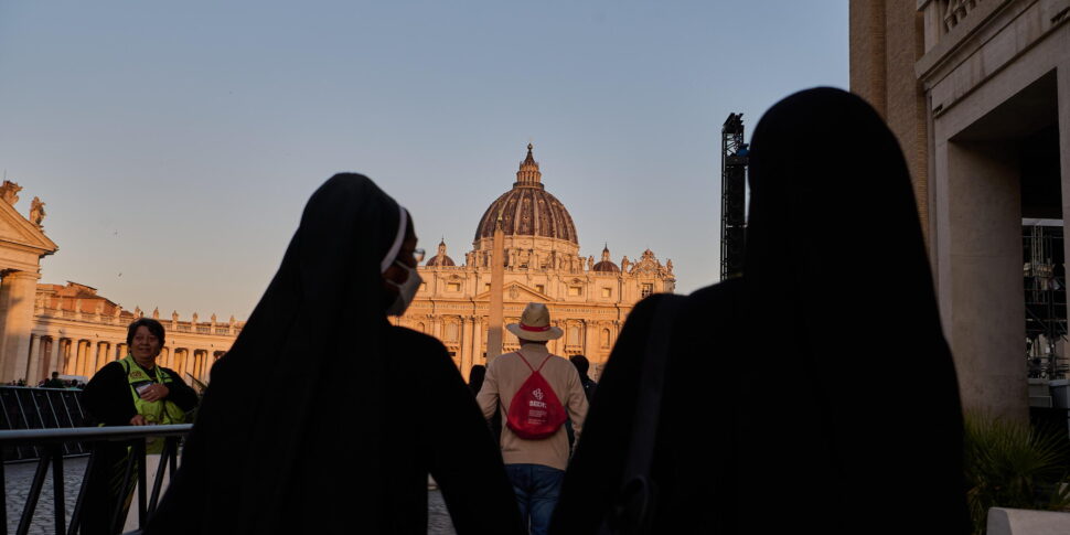 https://assets.gds.it/2025/05/Inauguration-Mass-of-Pope-Leo-XIV_85209293-970x485.jpg