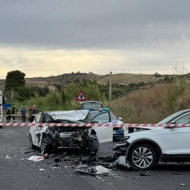 Alcune auto coinvolte nel tamponamento (foto Pantano)