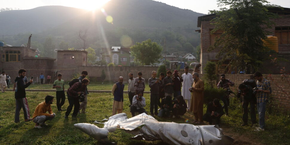 https://assets.gds.it/2025/05/India-Pakistan-970x485.jpg