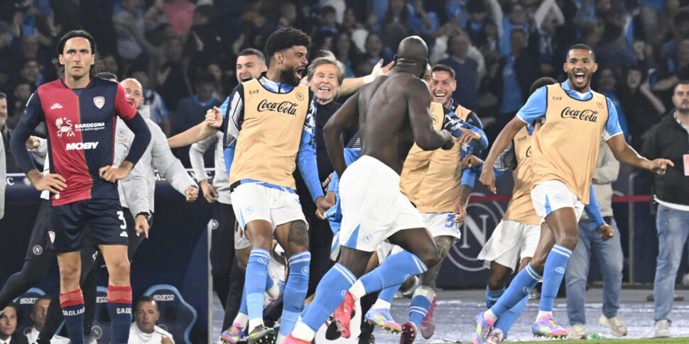 https://assets.gds.it/2025/05/Italy-soccer-Serie-A-SSc-Napoli-vs-Caglari_85358055-970x485.jpg