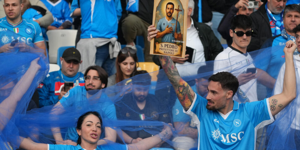 https://assets.gds.it/2025/05/Italy-soccer-Serie-A-SSc-Napoli-vs-Caglari_85360519-970x485.jpg