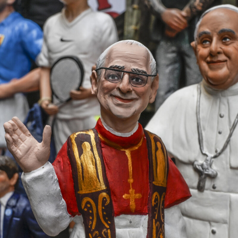 The terracotta figurine made by the artisan of the San Gregorio Armeno nativity scene, Genny Di Virgilio, celebrating Pope Leone XVI, Naples, May 9, 2025. ANSA / CIRO FUSCO