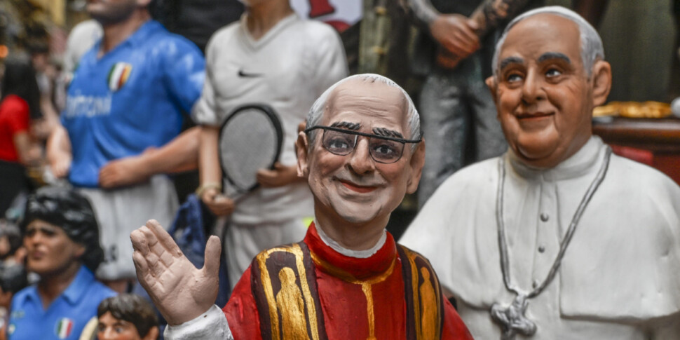 https://assets.gds.it/2025/05/Papa-Leone-XVI-statuina-presepe-a-S.Gregorio-Armeno-a-Napoli_85001005-scaled-970x485-1746800696.jpg