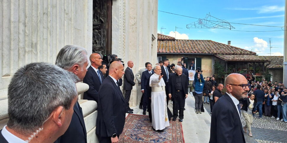 https://assets.gds.it/2025/05/Pope-Leo-XIV-visits-sanctuary-in-Genazzano_85021949-970x485.jpg