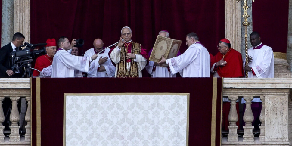 https://assets.gds.it/2025/05/Second-day-of-the-Conclave-for-the-election-of-the-new-Pope_84980814-scaled-970x485-1746729694.jpg