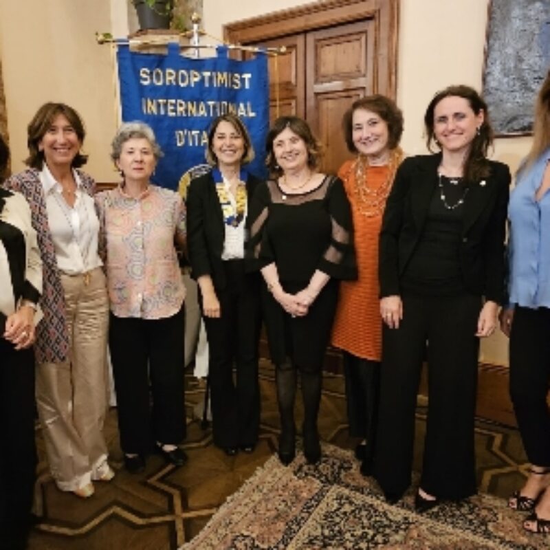 Da sinistra Rosa Carpino, Eva Candela, Serafina Buarné, Giovanna Scelfo, Donata Guaia, Milena Caldarella, Giuliana Guggino e Barbara Rappa