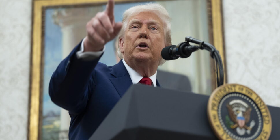 https://assets.gds.it/2025/05/Trump-970x485.jpg