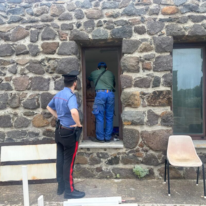 I carabinieri all'antiquarium dell'area archeologica di Ustica