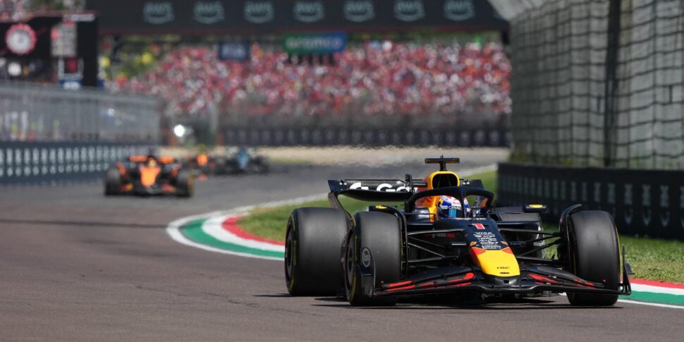 https://assets.gds.it/2025/05/Verstappen-970x485.jpeg
