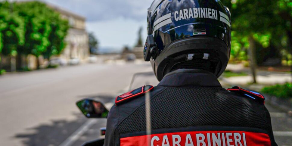 https://assets.gds.it/2025/05/carabinieri-serradifalco-970x485.jpg