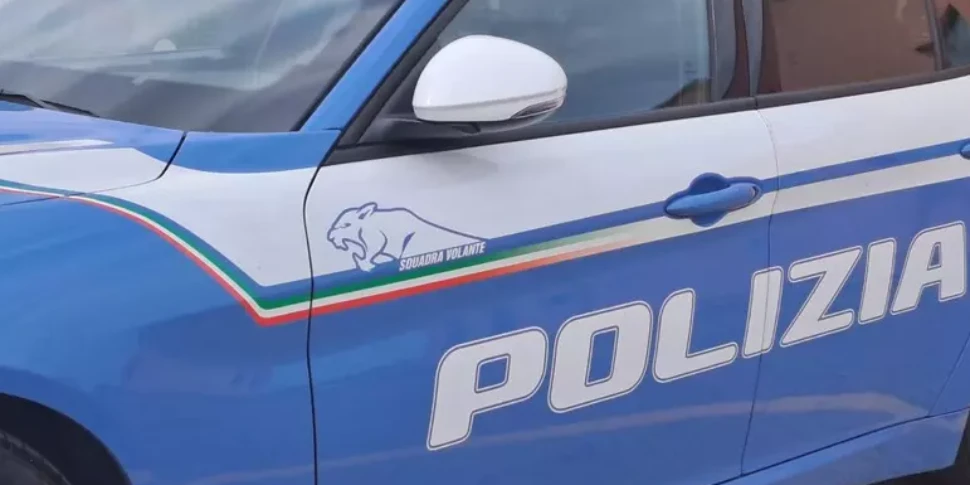 https://assets.gds.it/2025/05/polizia-2-970x485-1747513099.webp